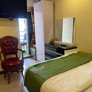 Queen Room Garden View